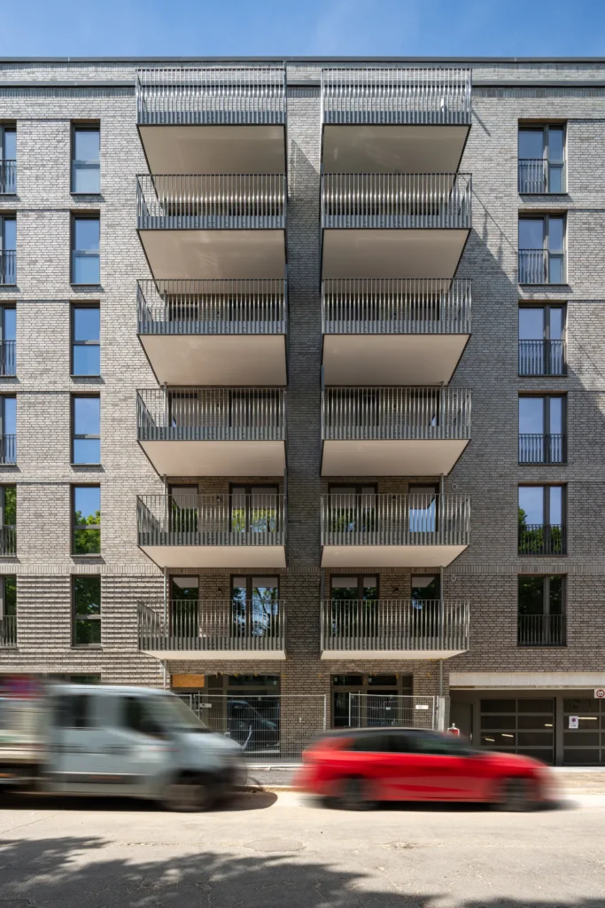 Rodenborg Gebäude Außenansicht mit Balkonen