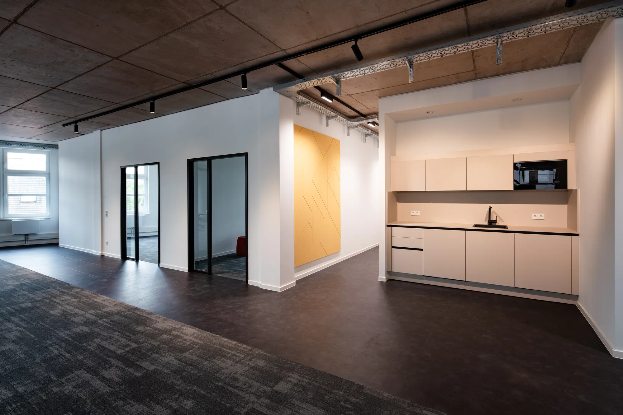 Rodenworks - Innenansicht Küchenecke und Flur
